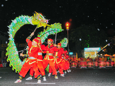 Unicorn – lion – dragon dances attract attention of audiences.