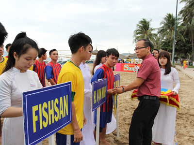 Khanh Hoa opens beach football championship 2015