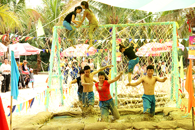 Mud Egg Festival 2015 opens