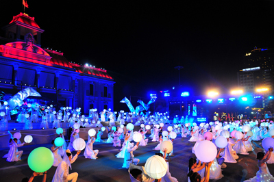 Sparkling pearls are like the beauty of Nha Trang Bay. 