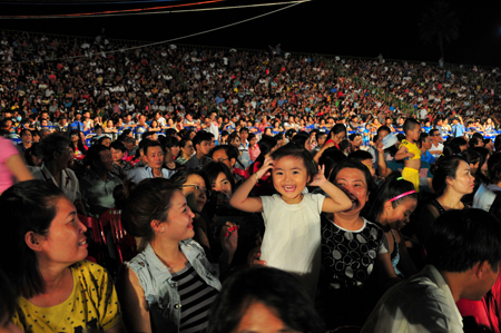 A little girl shows interest when watching performances.