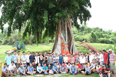 Taking souvenir photo under “Moc Than” ancient tree.