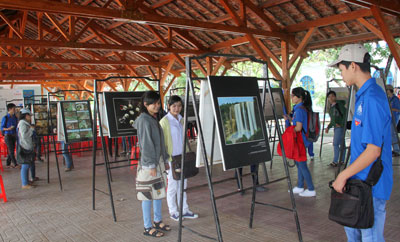 Photos of Vietnam Heritage Photo Awards 2014 displayed at Nha Trang University.