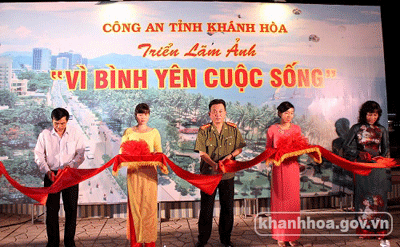 Organization board and representatives cutting ribbon to open exhibition.