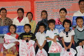 Charity visit to Khanh Thuong Commune