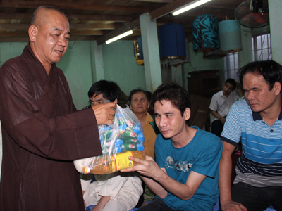 Khanh Hoa Buddhism Social Charity offers 457 gifts