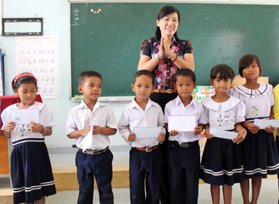 School items offered to pupils in Khanh Thuong Commune
