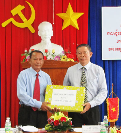 Khanh Hoa Department of Justice receives Laotian Department of Justice