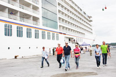 International visitors at Nha Trang Port