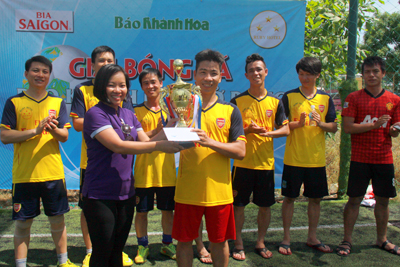 Khanh Hoa Newspaper holds football open tournament
