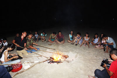 Night camping tour at Bai Dai beach