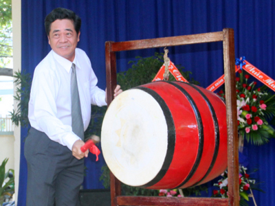 Attends new school year opening ceremony at Le Quy Don Gifted School