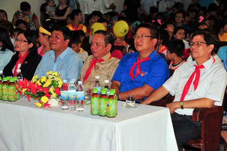 Representatives attending the festival.