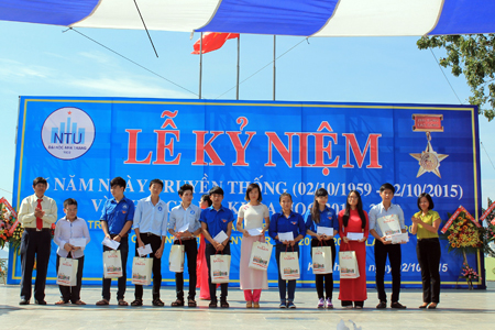 10 scholarships awarded to Nha Trang University students