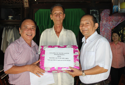 Visit paid to 8 senior citizens in Khanh Vinh District and Nha Trang City