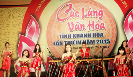 Performances of Suoi Ca Cultural Village.