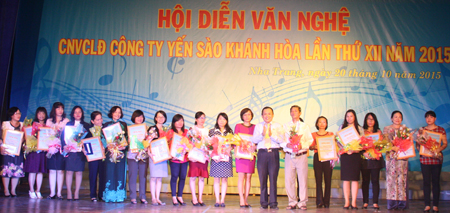 "For cause of Khanh Hoa Salanganes Nest's development" title conferred