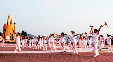 Ebullient exercise movement in Nha Trang