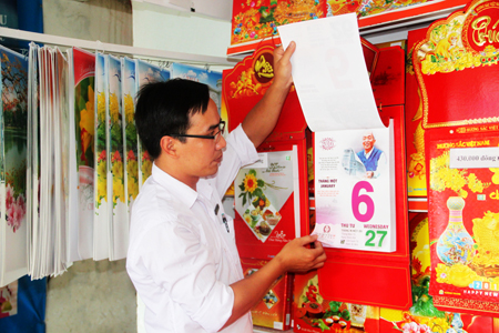 2016 calendars sold at Tan Tien Book Supermarket, Nha Trang.