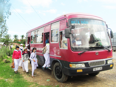 Student transport service put into operation in Ninh Hoa Town