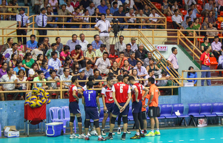 A lot of people come to watch games within second round of the national volleyball championship 2015.