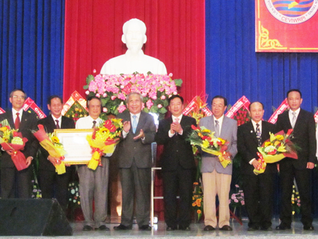 Central Vietnam Division for Water Resources Planning & Investigation receives 2nd-class Independence Medal