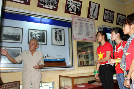 Program "Nha Trang ky thu" attracts 50 people