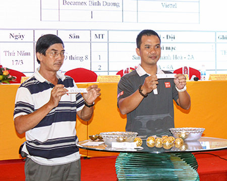 Khanh Hoa plays against Binh Duong in opening match of U19 National Football Tournament final round