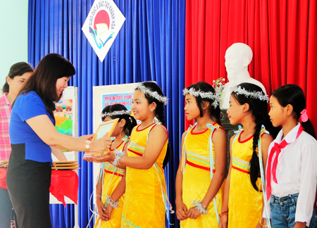 Igniting love for Vietnamese language