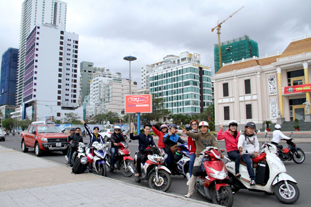 A group of backpackers start a trip