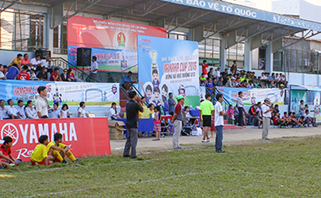 Quite a lot of people come to watch the final.