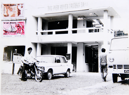 “Barringtonia asiatica” stamps and image of Spratly Post Office in 1988.