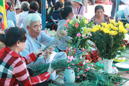 Preparing sacrifices to offer to Thien Y Ana Goddess.