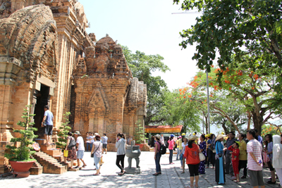 925,000 tourists come to Khanh Hoa in 3 months