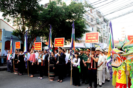 Delegations attending ceremony.