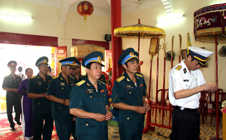 Delegation of schools and national institutes in Khanh Hoa Porivnce.