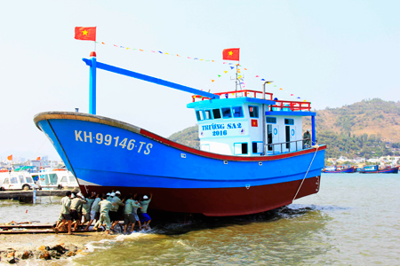 Composite fishing ship Truong Sa 2 launched