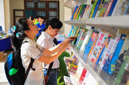 A visitor looking for books of life skills.