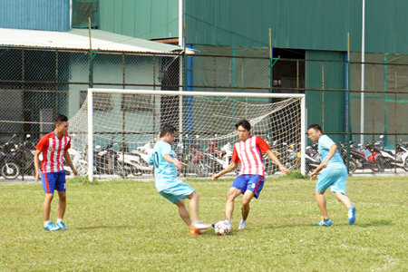 A football match of men’s event.