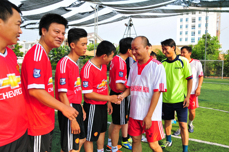 Khanh Hoa Provincial Youth Union and Khanh Hoa Newspaper play opening match.