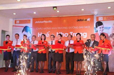 Representatives cutting ribbon at Cam Ranh - Hue air route opening ceremony.