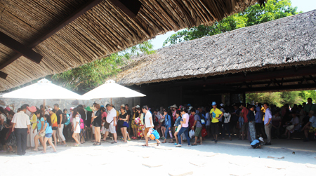 Tourists at I-resort.