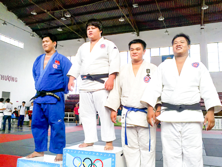 Khanh Hoa's judo athlete, Vo Minh Tri (second from left), selected to join national jujitsu team.