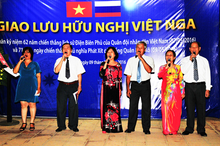 Friendship exchange marking Dien Bien Phu Victory and Victory over Nazi Germany