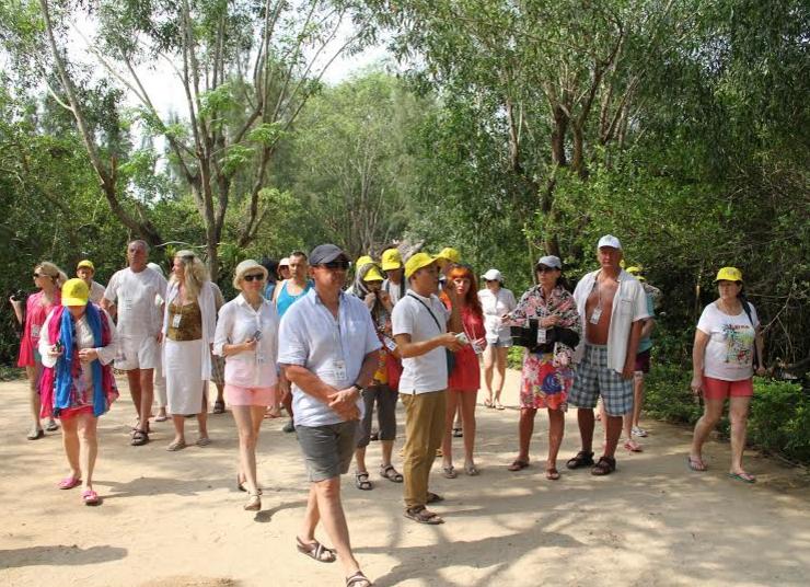 Foreign tourists visiting Hoa Lan Stream, Nha Trang