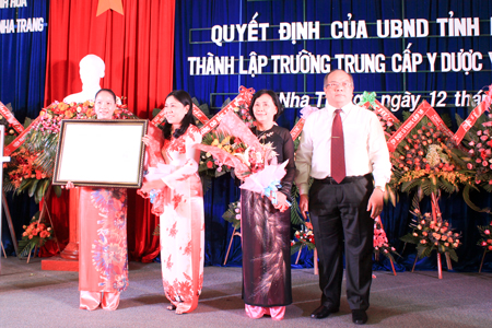 Yersin Nha Trang Medicine &amp; Pharmacy School founded