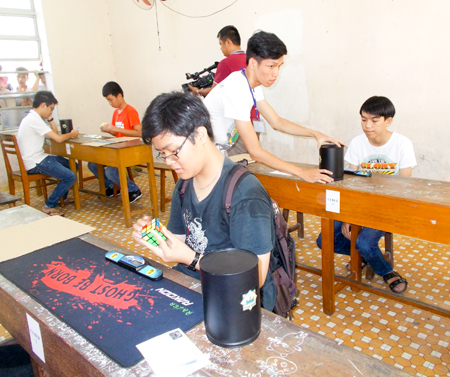 2016 Rubik Nha Trang Open draws dozens of teenagers