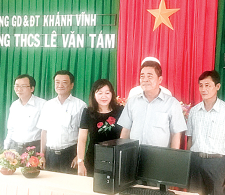 15 computers donated to Le Van Tam Junior High School
