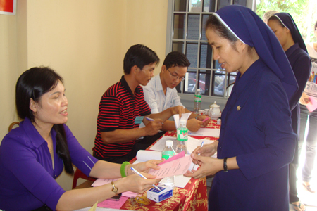 Nuns of Ha Dua Parish (Dien Khanh) voting. (Photo: K.D – H.Q)