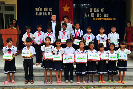 199 gifts and 20 bikes donated to Khanh Hoa-Jeju Primary School
